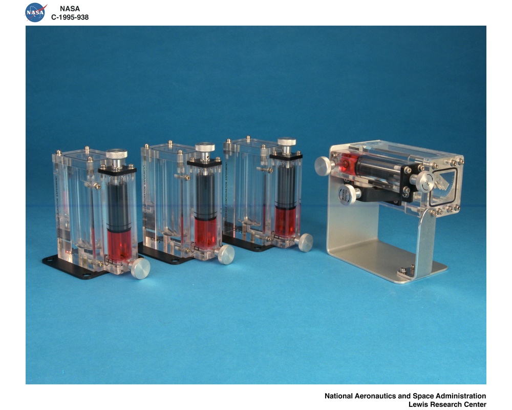 INTERFACE CONFIGURATION EXPERIMENT FOR UNITED STATES MICROGRAVITY LAB 2 IML-2 GLOVE BOX EXPERIMENT