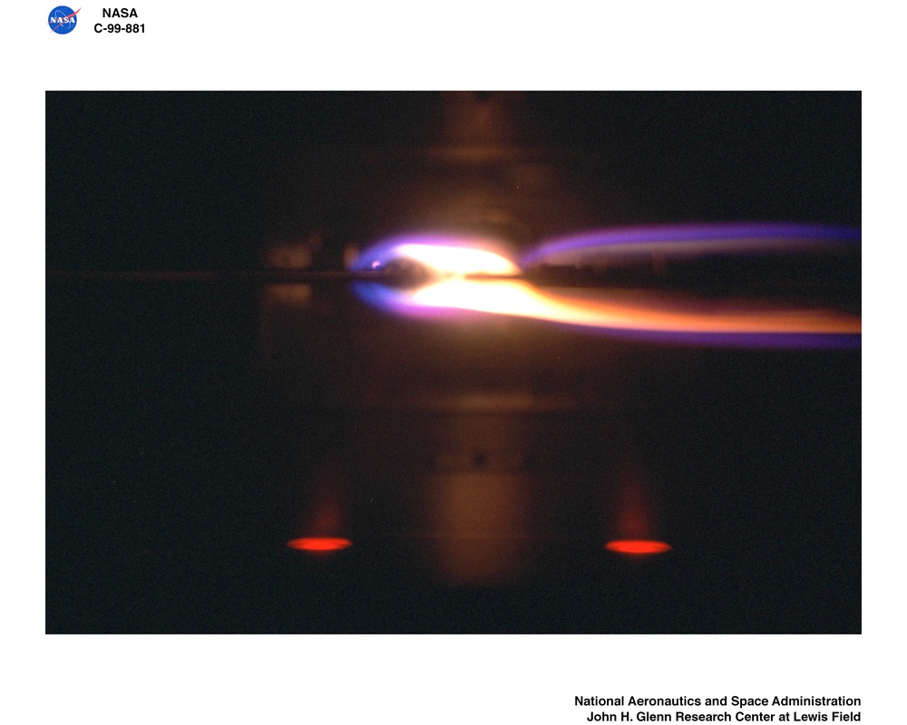 TRANSITION FROM IGNITION TO FLAME GROWTH UNDER EXTERNAL RADIATION IN THREE DIMENSIONS TIGER-3D TEST RESULTS FROM THE JAPAN MICROGRAVITY CENTER JAMIC
