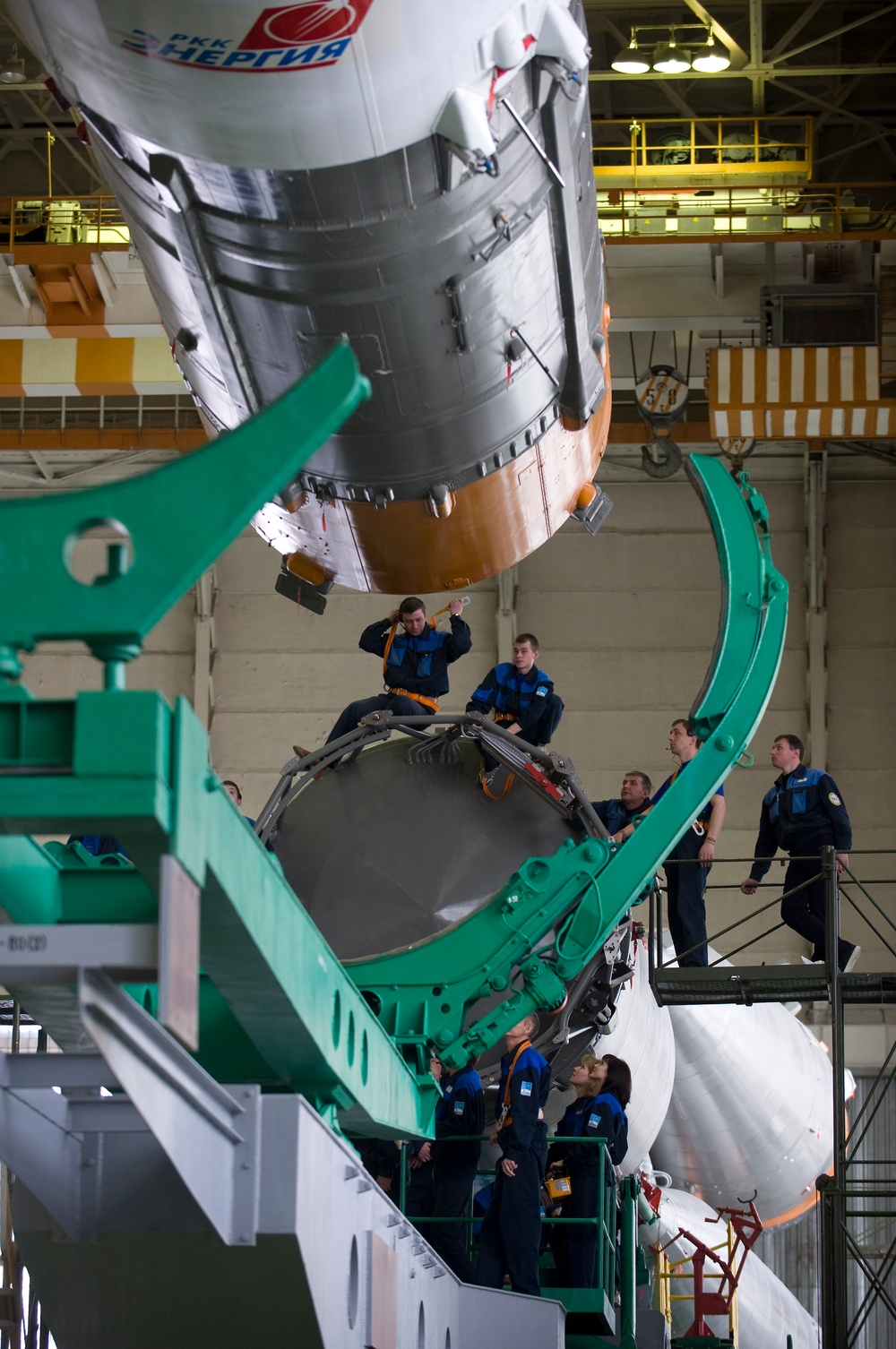 Expedition 19 Soyuz Assembly