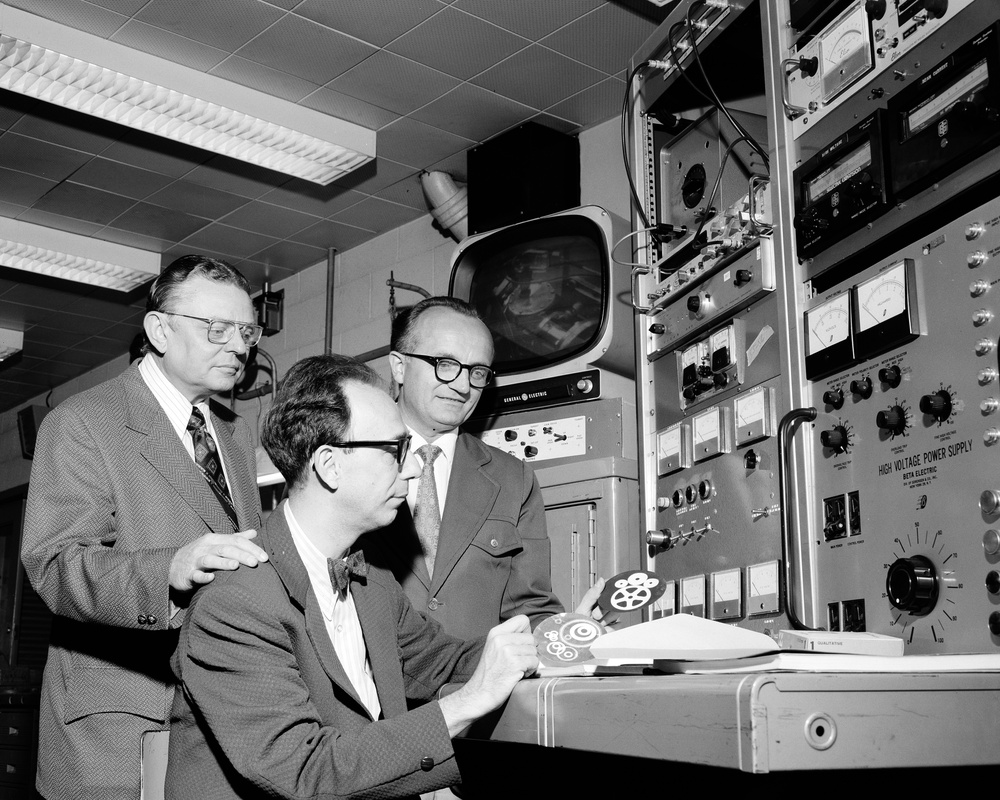 JULIAN M EARLS STREAM TESTING - DR ROBERT A LAD - CHARLES MAY - STAN MARSIK - X-RAY PHOTOGRAPHIC PRINTS