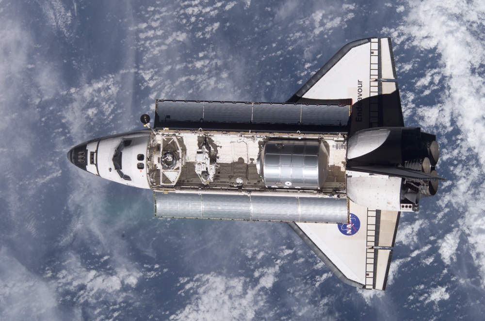 Endeavour on approach to ISS for mission STS-111 UF2 / Expedition Four