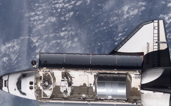 Endeavour on approach to ISS for mission STS-111 UF2 / Expedition Four