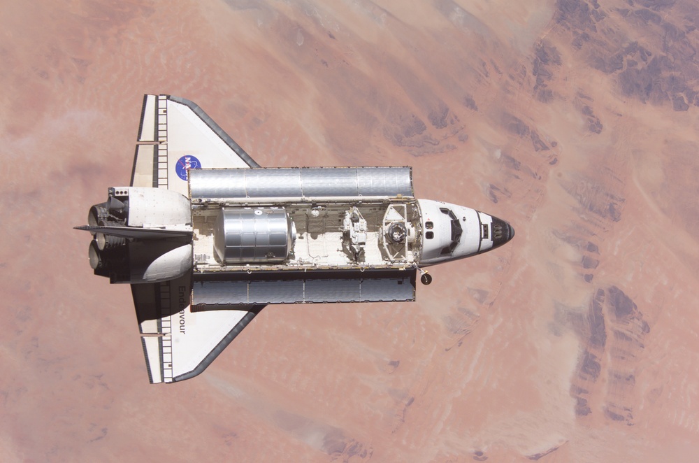 Endeavour on approach to ISS for mission STS-111 UF2 / Expedition Four