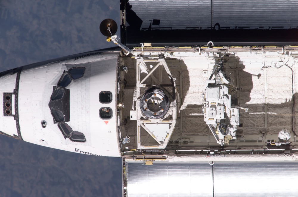 Endeavour on approach to ISS for mission STS-111 UF2 / Expedition Four