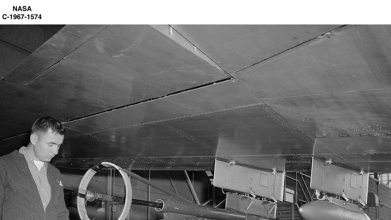 B-5713 AIRPLANE RADIATION EXPERIMENT EQUIPMENT MOUNTED ON WINGS - COCKPIT COMPONENTS