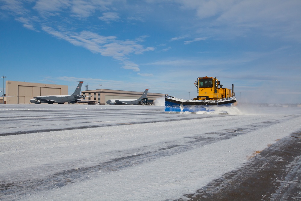 108th Wing removes snow from Winter Storm Nemo