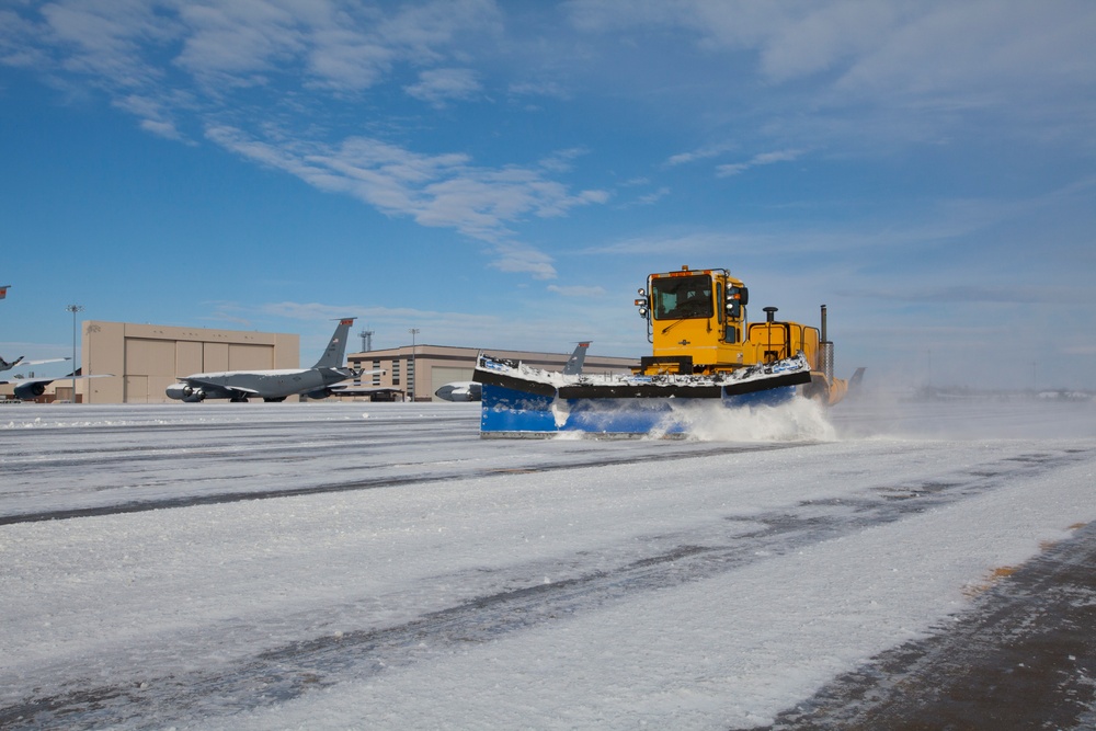 108th Wing removes snow from Winter Storm Nemo