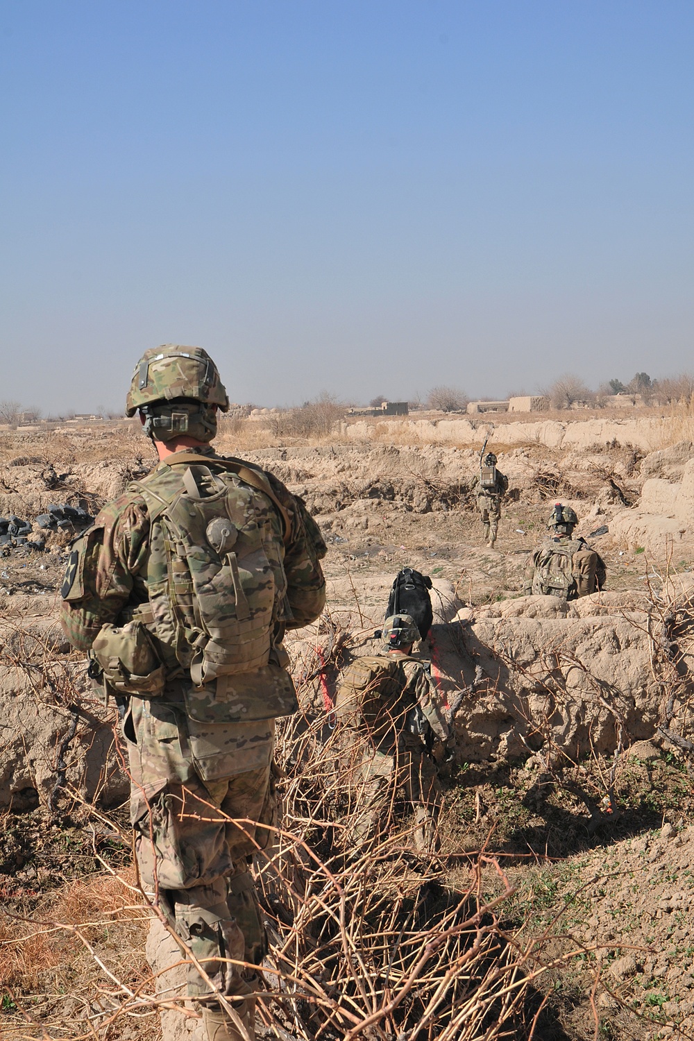 CTF 4-2 soldiers overcome grape rows during patrol