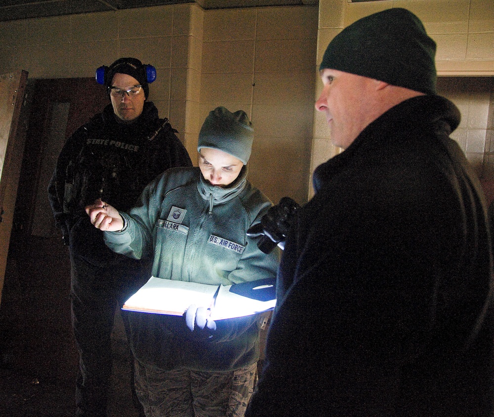 Joint EOD training at Dover AFB, Del.