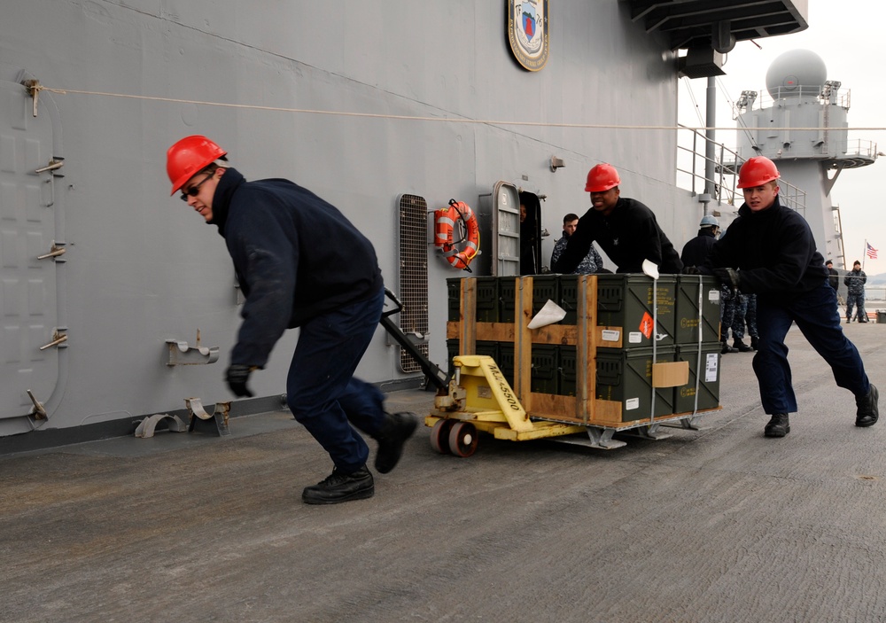 USS Blue Ridge conducts ammo onload