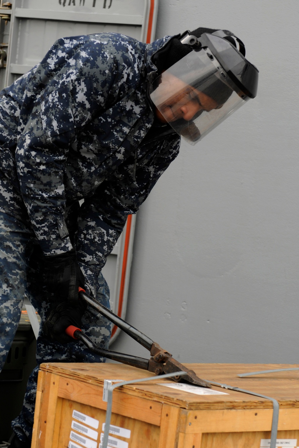 USS Blue Ridge conducts ammo onload