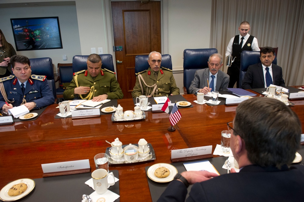 Carter meets with Iraqi general