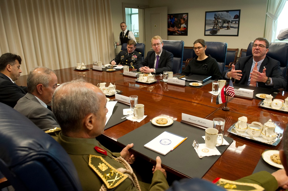 Carter meets with Iraqi general