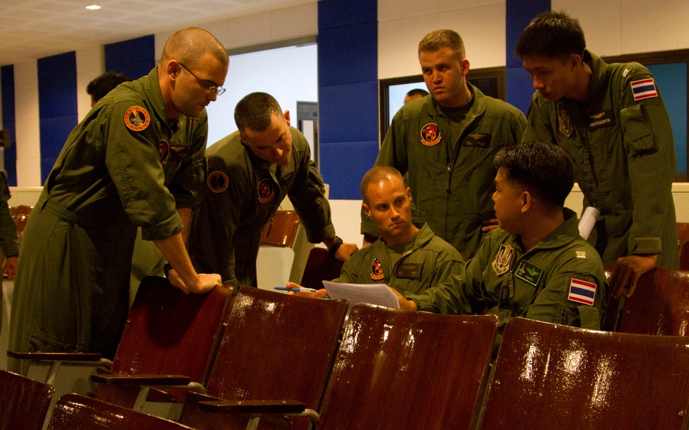 1st MAW CG visits Marines, Royal Thai Air Force