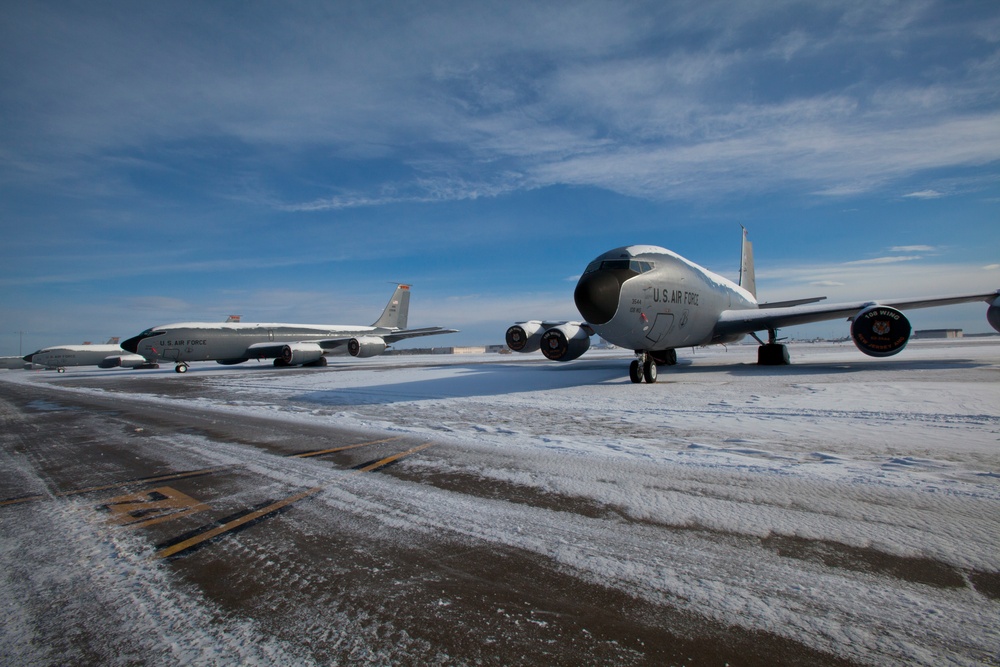 108th Wing removes snow from winter storm Nemo