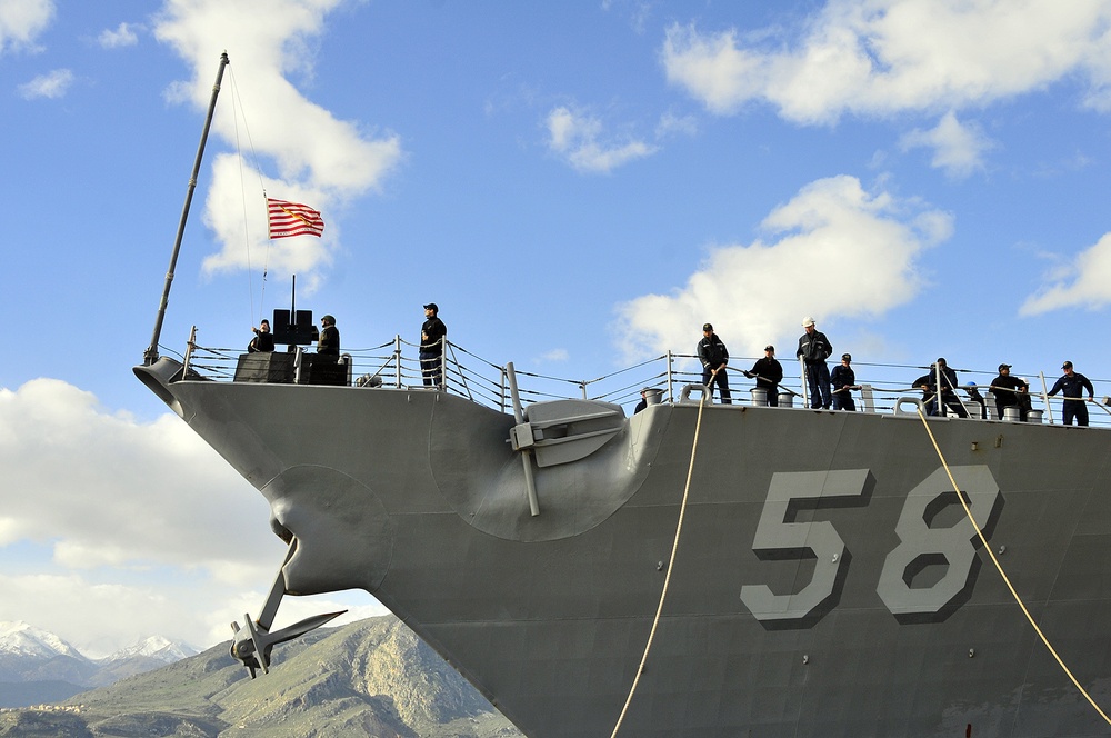 USS Laboon arrives in Souda Bay