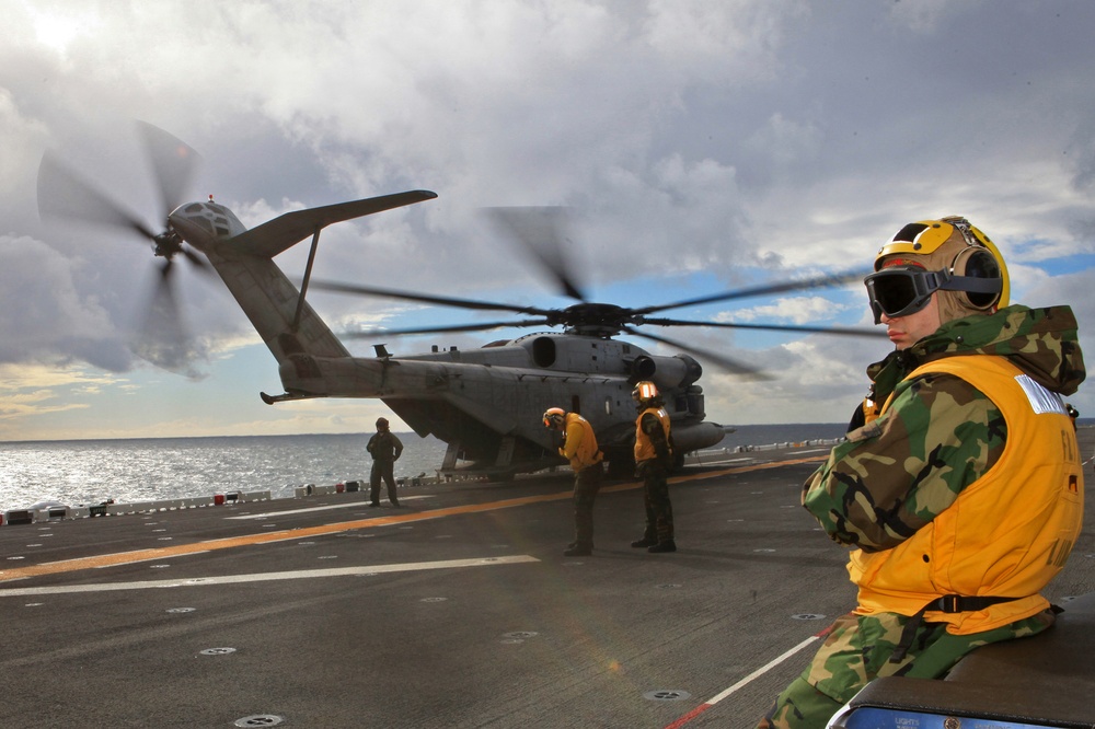 VMM-166 launches for Iron Fist 2013