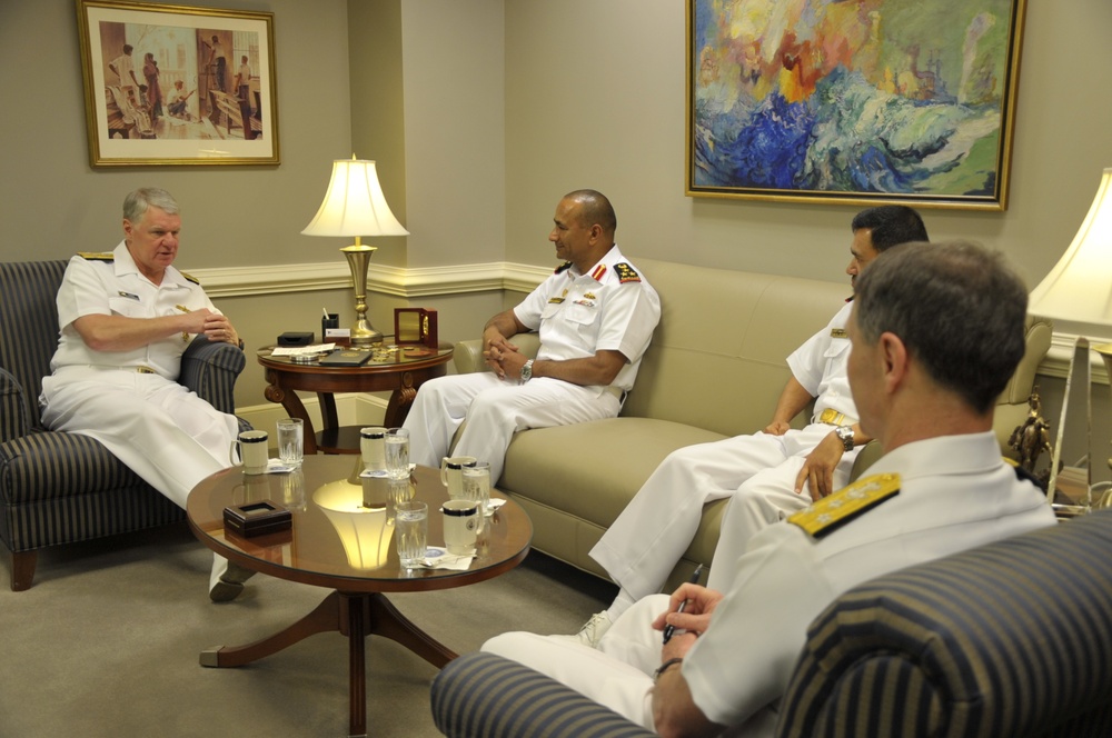 CNO meets with United Arab Emirates navy commander