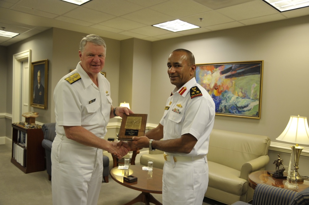 CNO meets with United Arab Emirates navy commander