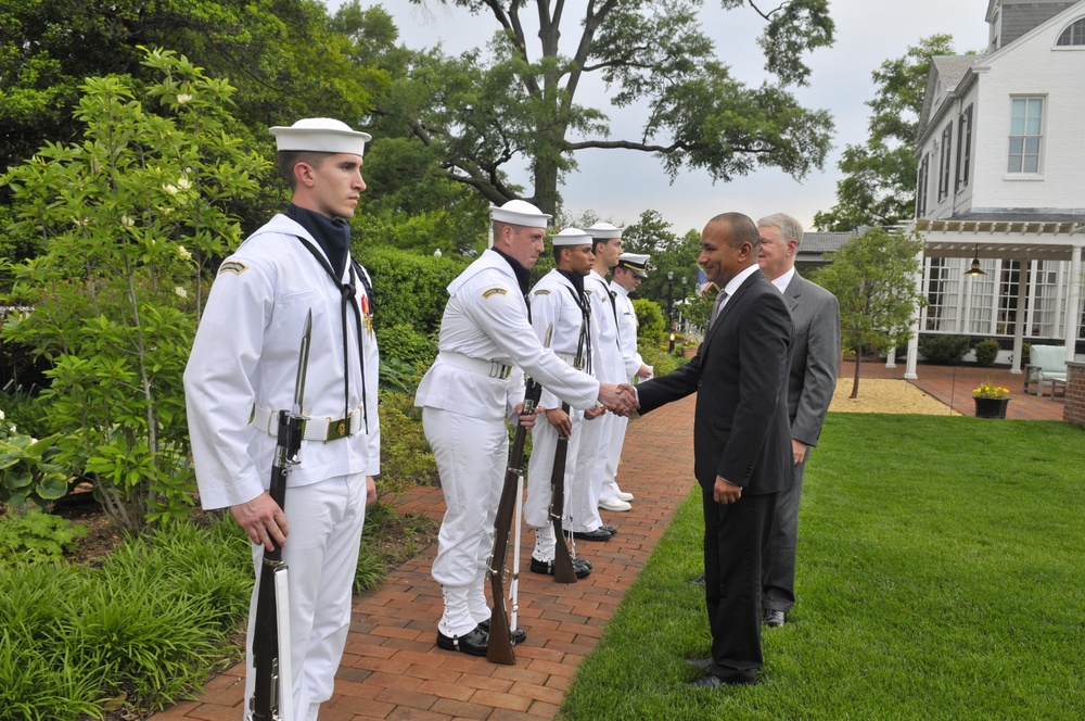 CNO meets with United Arab Emirates navy commander