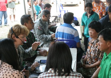 Multinational forces provide healthcare during Exercise Cobra Gold 2013