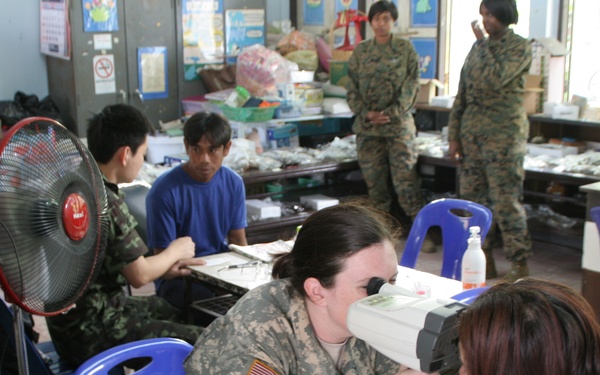 Multinational forces provide healthcare during Exercise Cobra Gold 2013