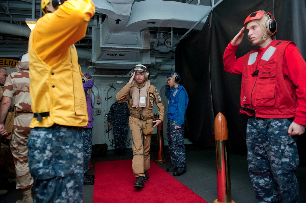 French colonel visits USS Peleliu