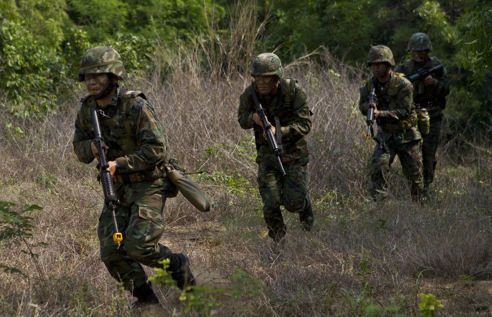 U.S., Thai Marine conduct bilateral helicopter raid