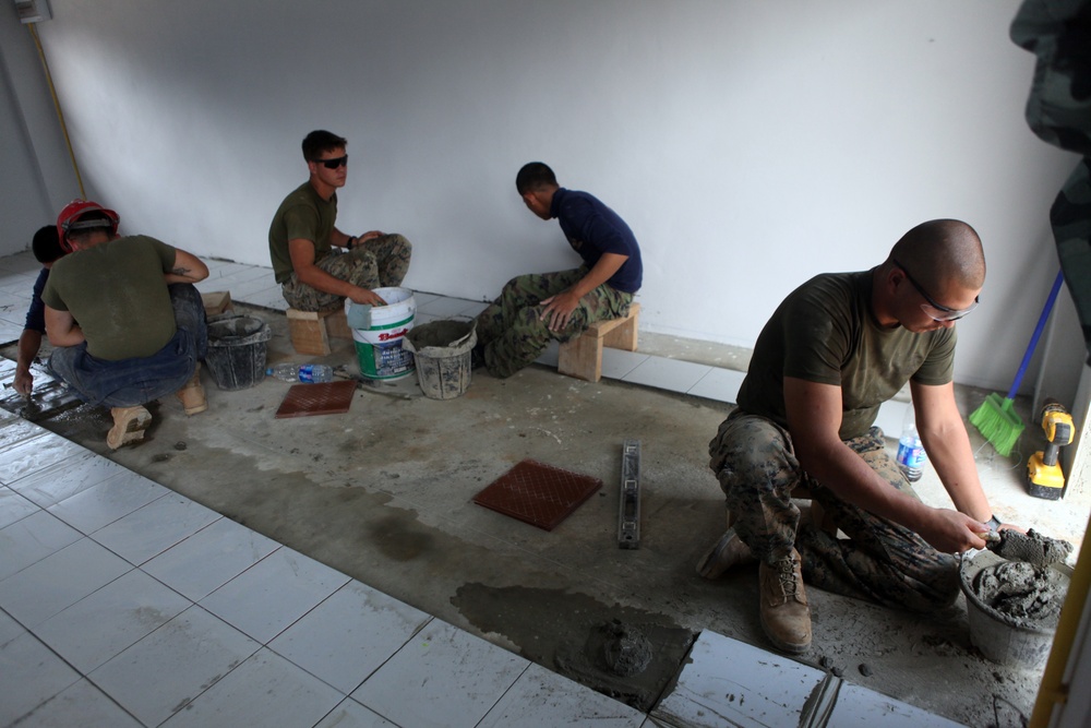 Thai, U.S. Marines build relationships through engineering project