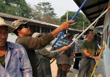 Thai, U.S. Marines build relationships through engineering project
