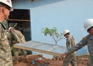 Senior US, Australian military officials visit engineering project