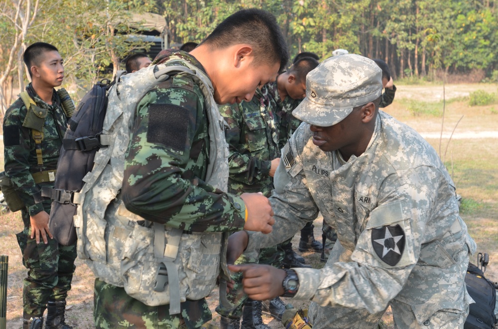 US soldiers conduct range training with Royal Thai army