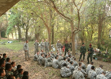 Thai, U.S. soldiers learn jungle survival skills