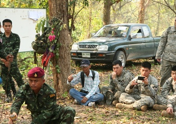 Thai, U.S. soldiers learn jungle survival skills