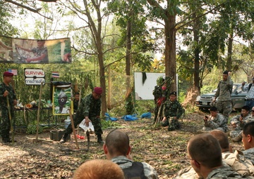 Thai, U.S. soldiers learn jungle survival skills