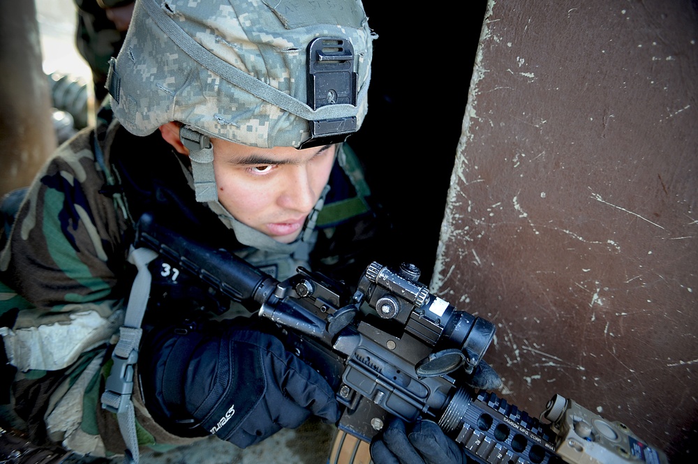 Airmen train, defend US, Korean assets Airmen train, defend US, Korean assets