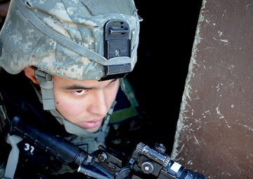 Airmen train, defend US, Korean assets