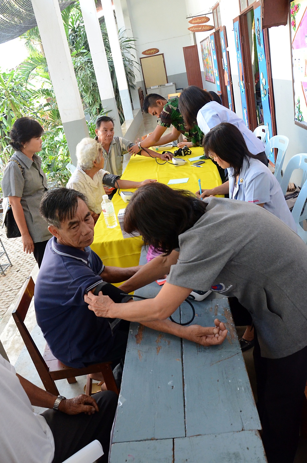 Cooperative health engagement team provides a helping hand