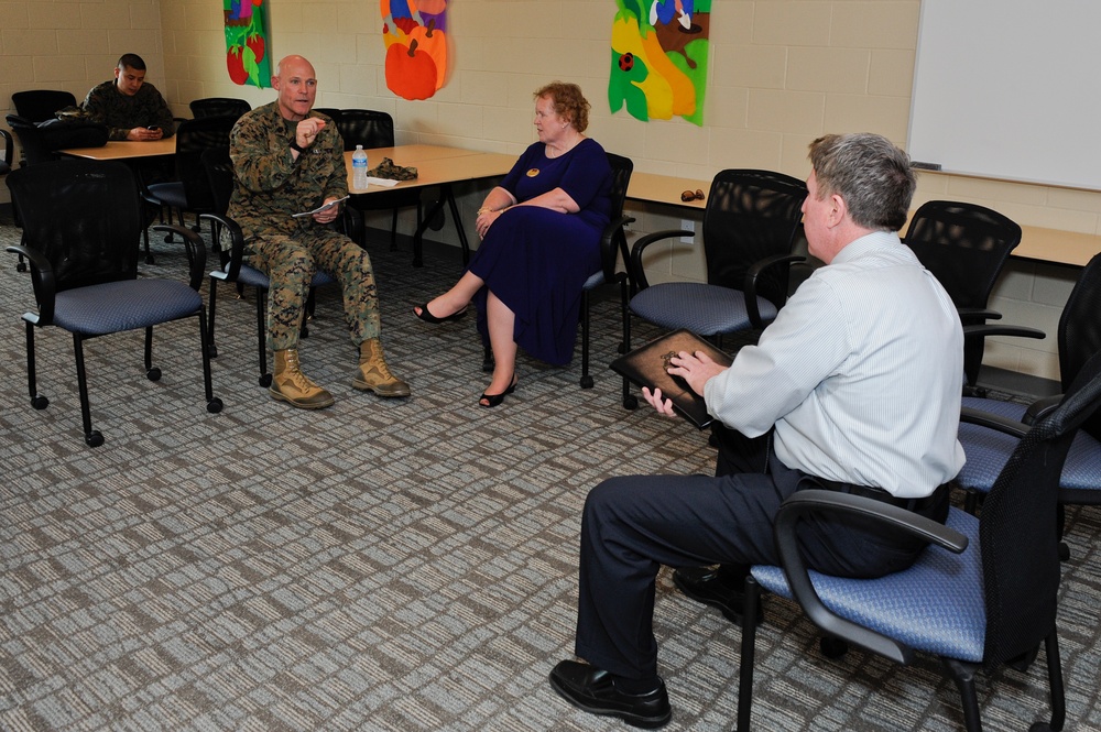 Barrett visits Camp Lejeune