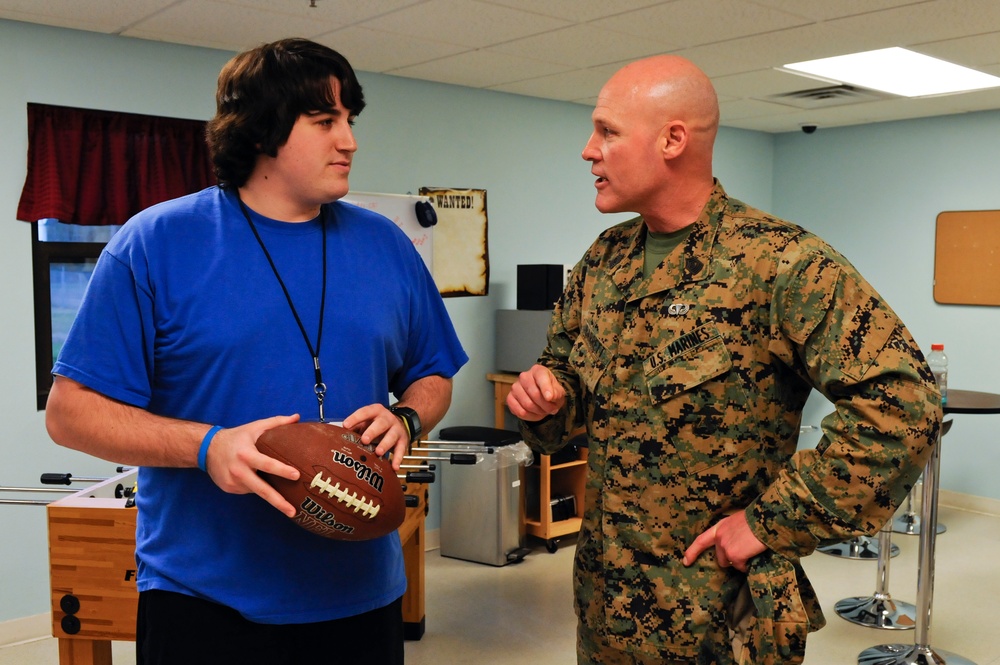 Barrett visits Camp Lejeune