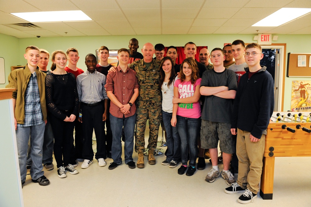 Barrett visits Camp Lejeune