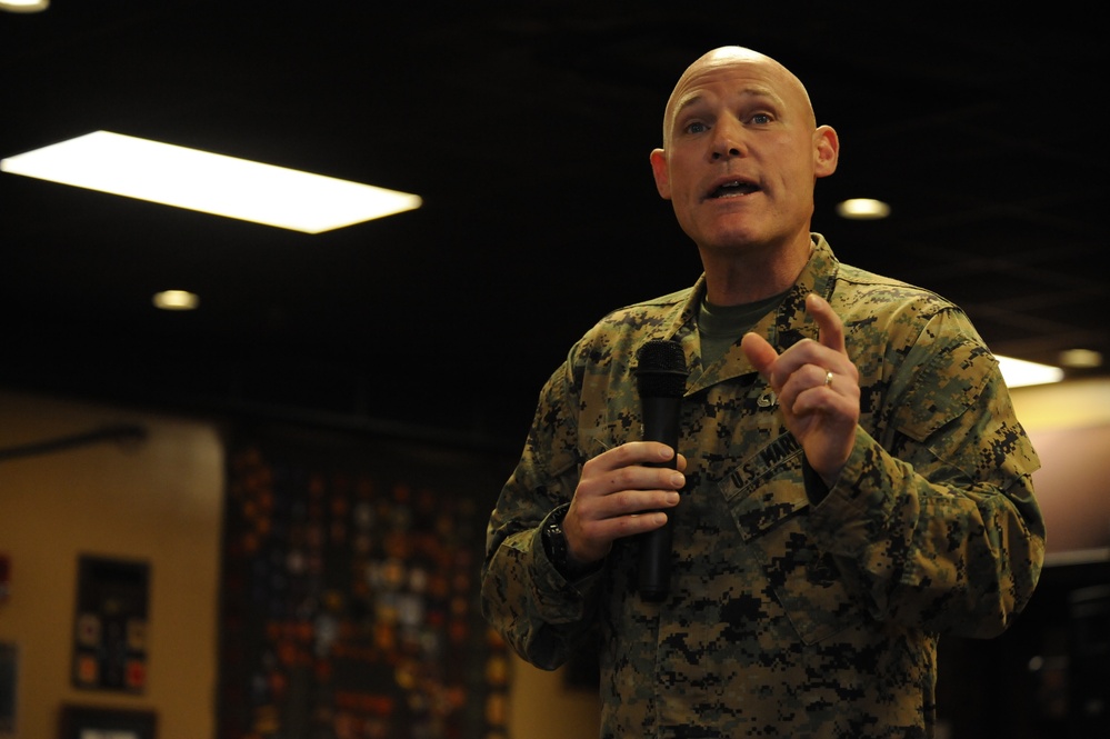 Barrett visits Camp Lejeune