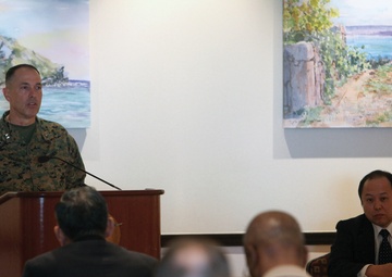 Okinawa, US leaders discuss cooperation