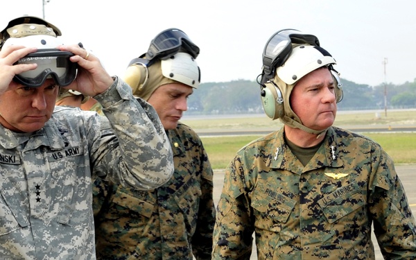 Ospreys transport US military leaders to CALFEX
