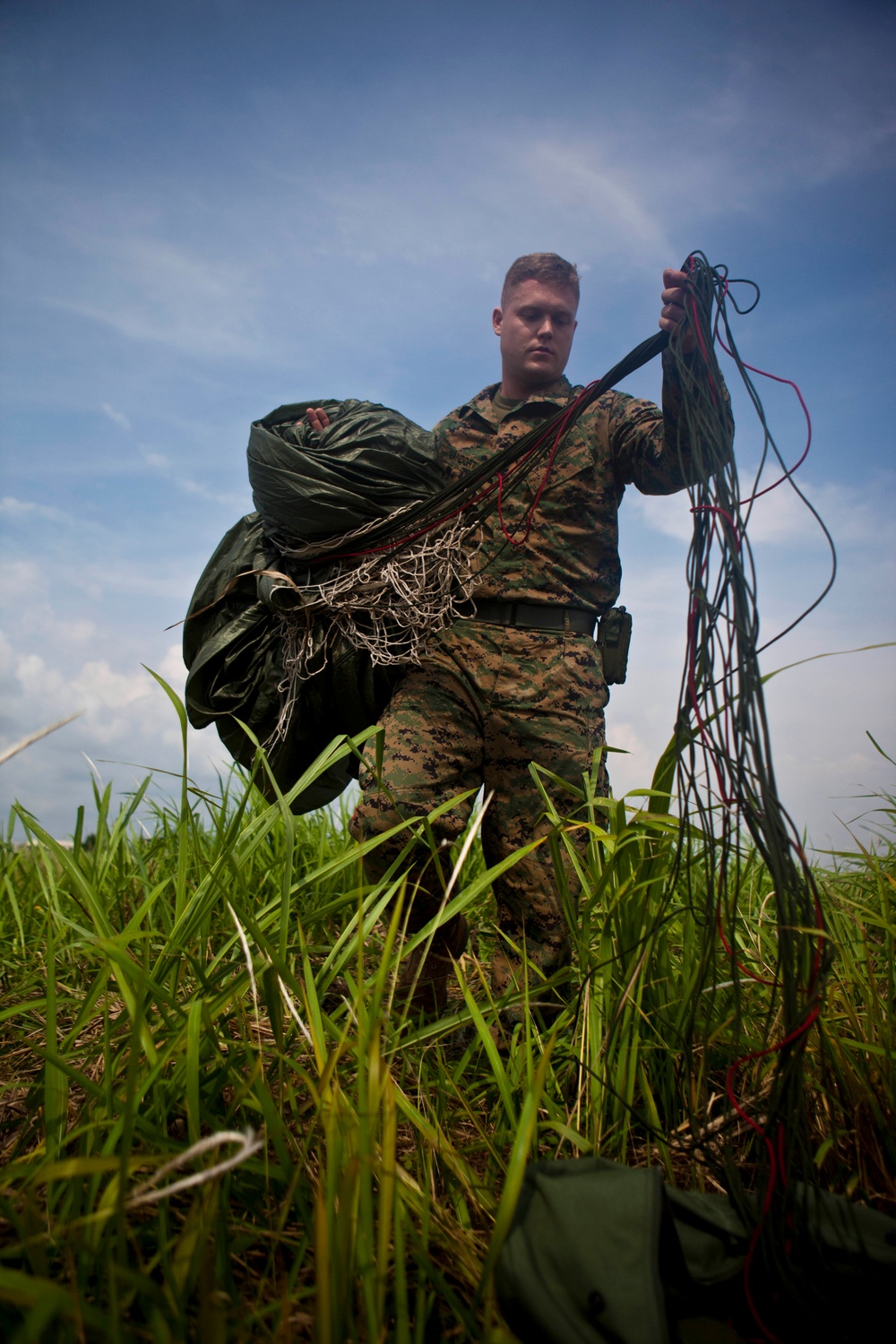 31st MEU, Thai Reconaissance Marines free-fall for fellowship
