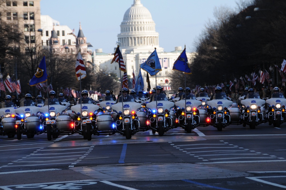 DVIDS - Images - Motorcycle motorcade on the parade route [Image 1 of 2]