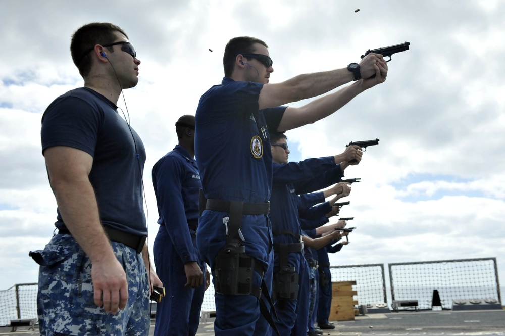 USS Jason Dunham small-arms qualification