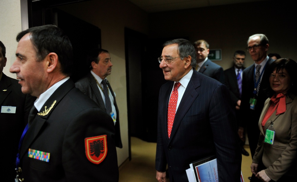 Panetta attends NATO defense meeting
