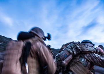 US, Canadian service members assault training camp during Quick Shot 2013