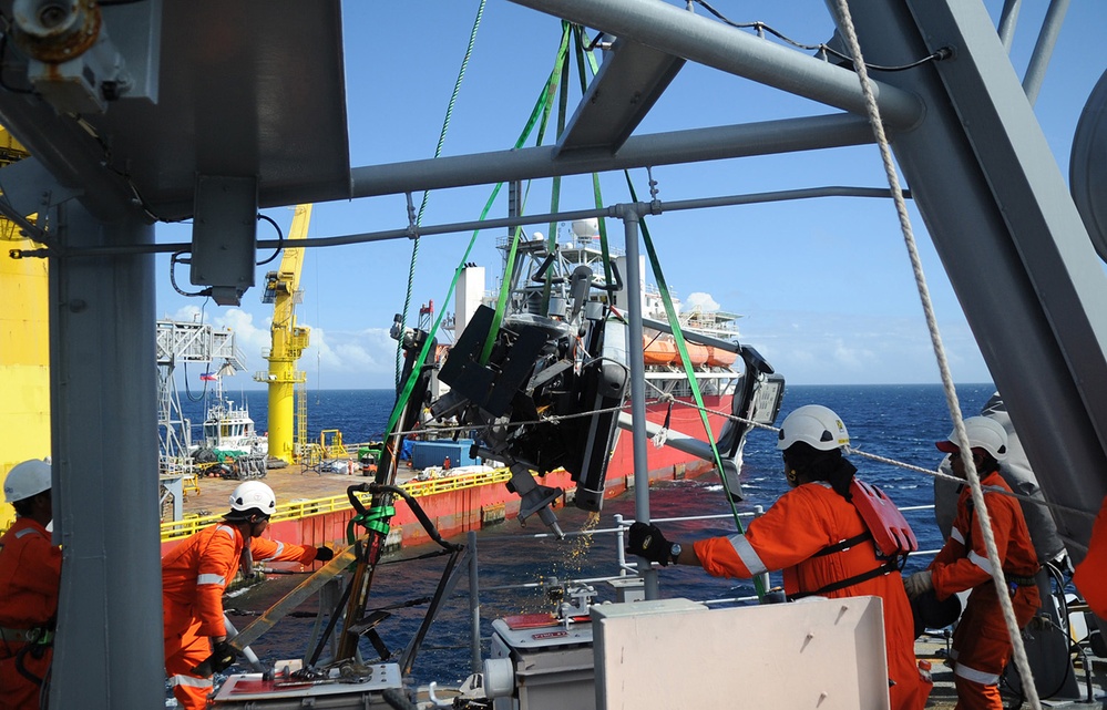 USS Guardian salvage operations